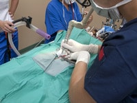 Phẫu thuật bằng tia laser
